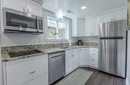 Panguitch House | Courtyard Hot Tub in the Heart of Downtown