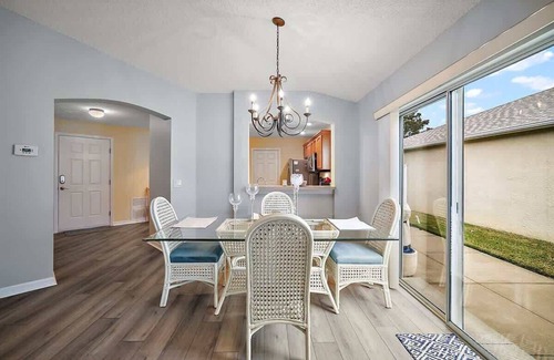 Mallory Square House | Courtyard Villa in MallorySquare