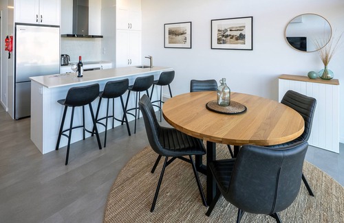 Penneshaw Apartment | Cove Landing Marina Apartment02 - The SS James Comrie