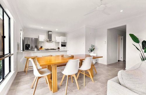 Macalister Range House | Cove Retreat - heated Pool, Pet friendly