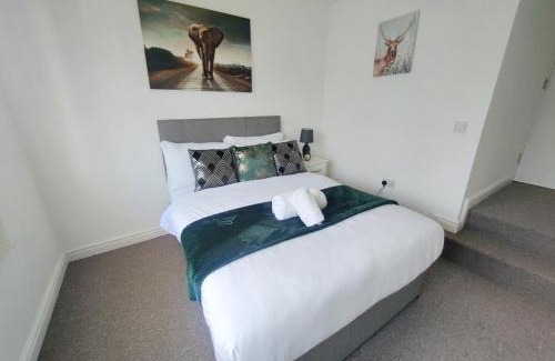 Weston on Trent House | Coventry Comfort 5-Bedroom Home