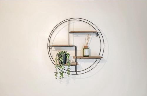 Stonnall House | Coventry Retreat - Garden & Parking