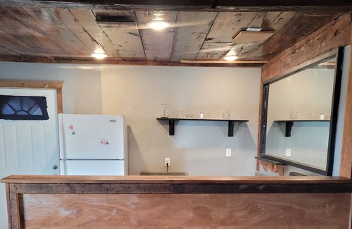 Clovis Apartment | Covered parking with fire pit