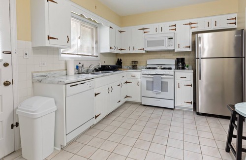 Lake Forest House | Coveted Location:Downtown Lake Forest 3/2.5 Duplex