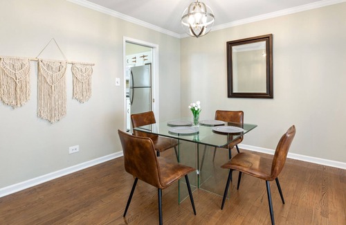 Lake Forest House | Coveted Location:Downtown Lake Forest 3/2.5 Duplex