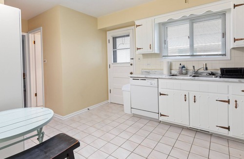 Lake Forest House | Coveted Location:Downtown Lake Forest 3/2.5 Duplex