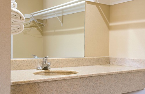 Walnut Valley Hotel | Covina Motel