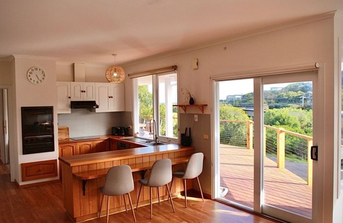 Fairhaven House | Cowallinga - a hop, skip and jump to Fairhaven SLSC and beach