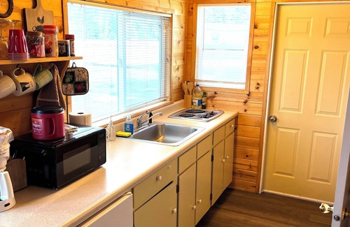 Chiloquin Cabin | Cowboy Cabin #1 on a working ranch, near Crater Lake with WiFi, AC