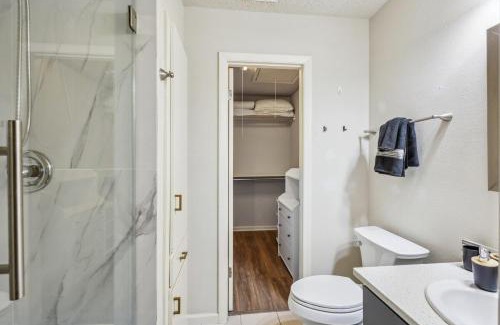 Copperfield House | Cowboy Oasis By Domain Wi-Fi King Bed