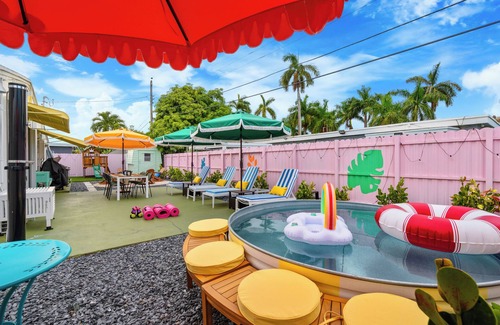 Hallandale Beach House | CowboyPool, MiniGolf, Arcade, Firepit, PingPong! Hallandale Beach Gem