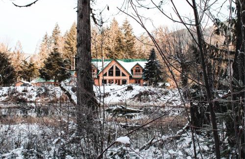 Lake Cowichan Cabin | Cowichan River Lodge