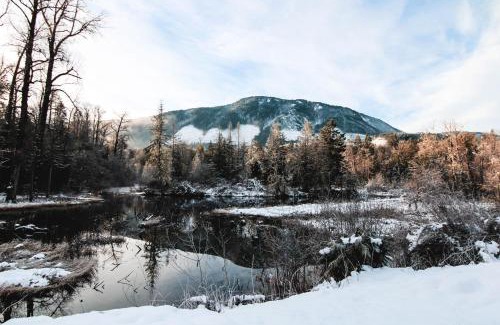 Lake Cowichan Cabin | Cowichan River Lodge