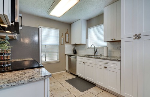 Fossil Creek House | Cowtown Cutie is cozy and updated close to Downtown, Airport and Dining