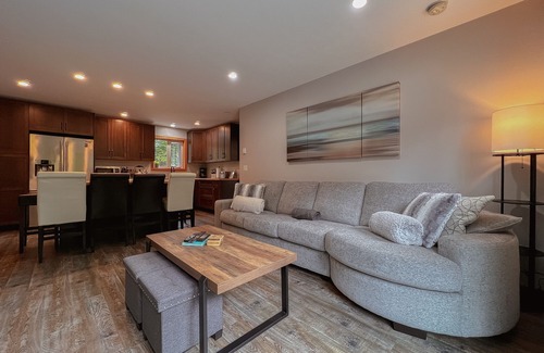 Tofino House | Cox Bay Retreat-Beach Access, Hot Tub, Fireplace