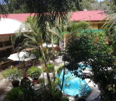 El Cerro Bed & Breakfast | Coyaba Tropical Elegant Adult Guesthouse