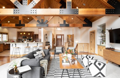 Truckee Cabin | Coyote Moon by AvantStay | Cabin W/Sauna | Mins from DT Truckee & NorthStar