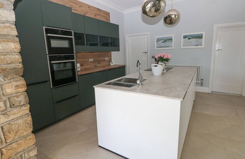 Bridgend Cottage | COYTRAHEN HOUSE, pet friendly, character holiday cottage in Bettws