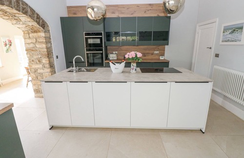 Bridgend Cottage | COYTRAHEN HOUSE, pet friendly, character holiday cottage in Bettws