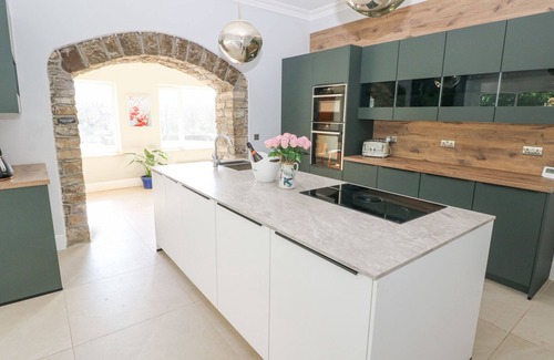 Bridgend Cottage | COYTRAHEN HOUSE, pet friendly, character holiday cottage in Bettws