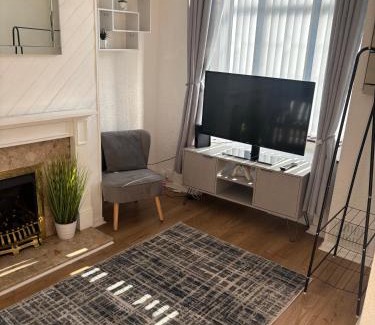 Wolverhampton House | Cozee 2-bed home in WV11 nr New Cross Hospital M6 & M54