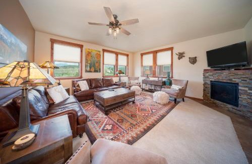 Fraser House | Cozens Pointe Building I Unit I201 by Stay Winter Park
