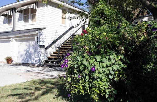 Sayles Blvd. Area Apartment | Cozy 1/1 upstairs garage apartment! 200 5-star ratings on the other platform!