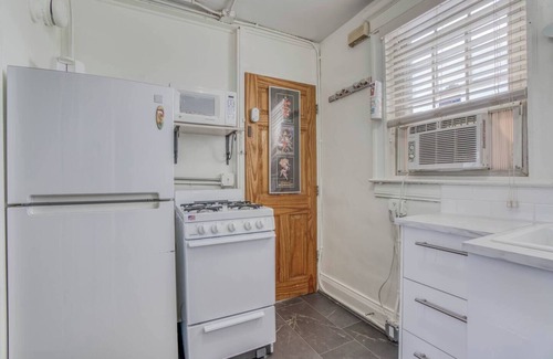 Charles Village Apartment | Cozy 1 bdrm/1 bath Charles Village/Hopkins Apartment