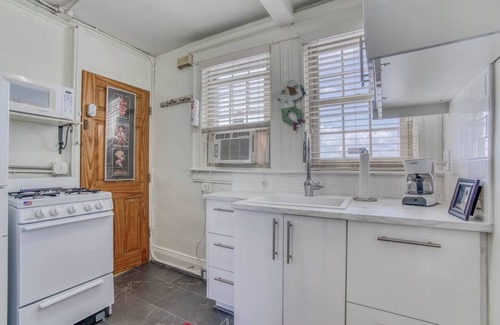 Charles Village Apartment | Cozy 1 bdrm/1 bath Charles Village/Hopkins Apartment