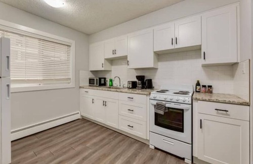 Connaught Apartment | *Cozy* 1 Bdrm Apt In DT Calgary!