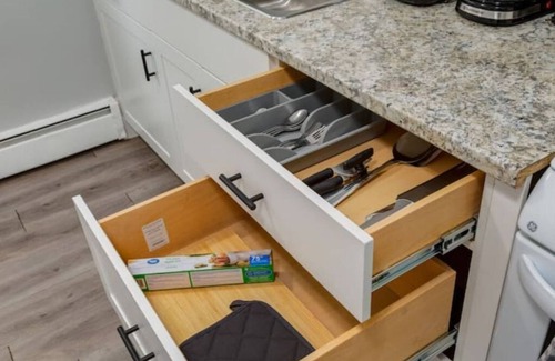 Connaught Apartment | *Cozy* 1 Bdrm Apt In DT Calgary!