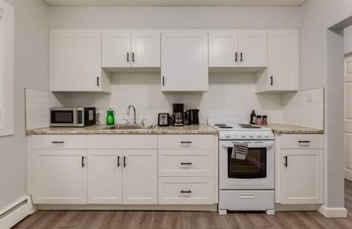 Connaught Apartment | *Cozy* 1 Bdrm Apt In DT Calgary!