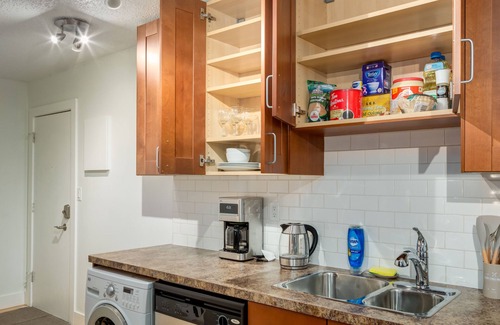Sunalta Condo | Cozy 1 BDRM + Near DT Calgary