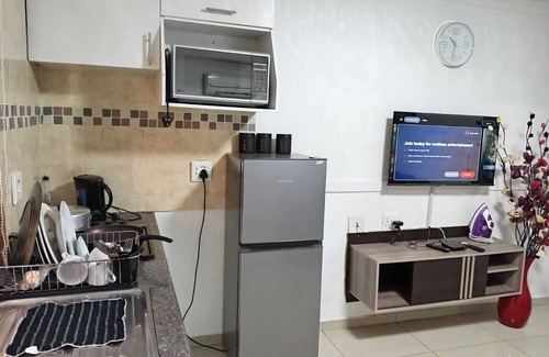 Greater Johannesburg Metropolitan Area Apartment | Cozy 1-bedroom apartment in beautiful Johannesburg South with WiFi, AC