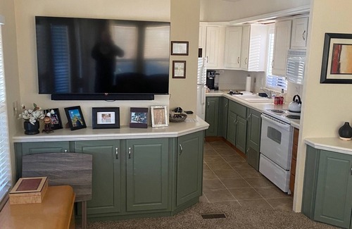 East Mesa House | Cozy 1-bedroom 1-bath, WiFi in fabulous Viewpoint Golf Resort, Mesa Arizona