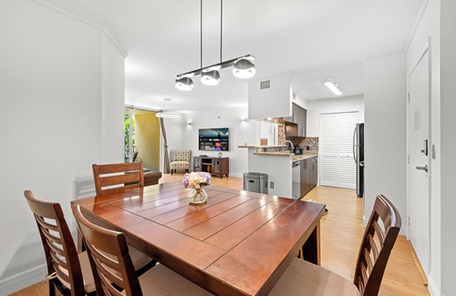 Aventura Condo | Cozy 1 bedroom +1 bathroom condo in enchanting Miami with AC, WiFi, Fitness room