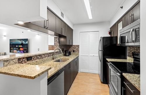 Aventura Condo | Cozy 1 bedroom +1 bathroom condo in enchanting Miami with AC, WiFi, Fitness room