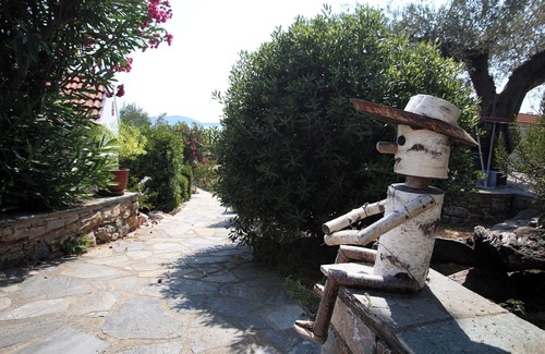 Steni Vala House | Cozy 1-bedroom apartment in enchanting Alonissos with AC, WiFi #2