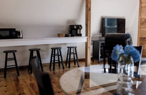 Gresham Apartment | Cozy 1-bedroom apartment with WiFi, AC in serene Gresham