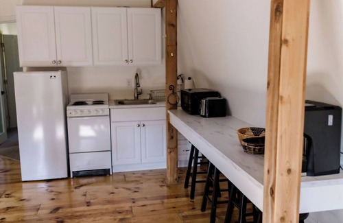 Gresham Apartment | Cozy 1-bedroom apartment with WiFi, AC in serene Gresham