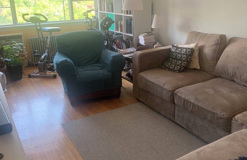 Queens Apartment | Cozy 1 bedroom apartment in Queens near trains for easy access to Manhattan.