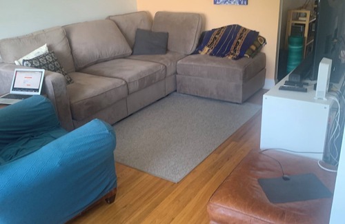 Queens Apartment | Cozy 1 bedroom apartment in Queens near trains for easy access to Manhattan.