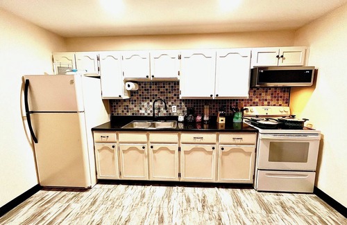 Laredo Apartment | Cozy 1-bedroom apt minutes from everything you need.