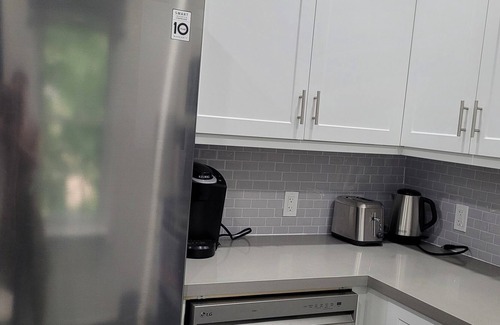 Orillia House | Cozy 1 Bedroom apt - Upper Unit
