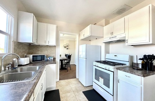 Wrigley Apartment | Cozy 1 Bedroom Apt with WFH Set Up