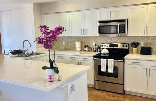 Playa Del Rey Condo | Cozy 1-bedroom condo with WiFi, AC in fabulous Marina del Rey