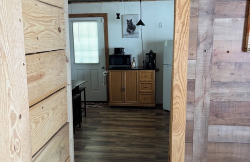 Mammoth Cave Cabin | Cozy 1-bedroom cabin with WiFi, AC in charming Mammoth Cave