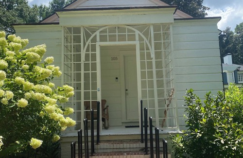 LaGrange Cottage | Cozy 1-bedroom cottage with fitness equipment and AC in charming LaGrange