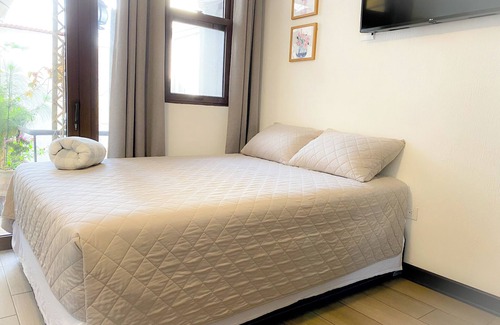 Zona 12 Hotel | Cozy 1-bedroom for families at Inn. WiFi and AC. In Guatemala. Close airport.