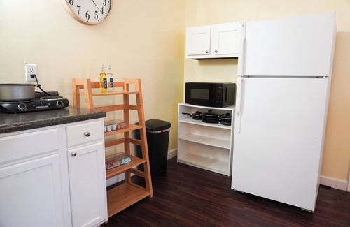 West Ashley House | Cozy 1-bedroom Guesthouse with WiFi/AC near Downtown Charleston